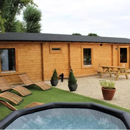 Stunning 5-Bed Cabin In Ashton Under Hill Evesham Exterior photo